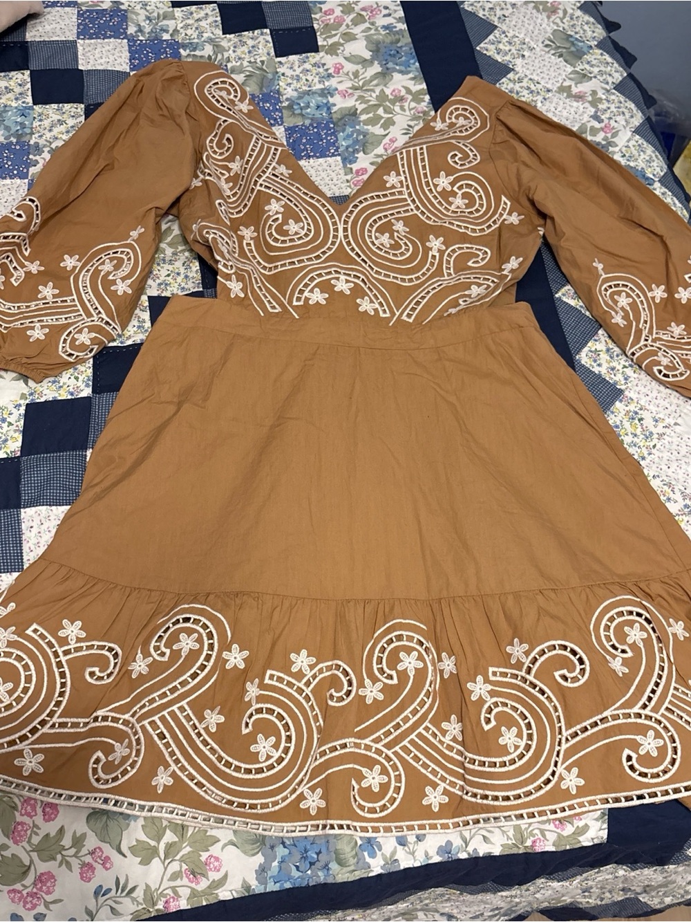 NWT Express Embroidered Eyelet
V-Neck Tie Back Mini Dress 3/4 sleeves Size L. - Picture 1 of 14